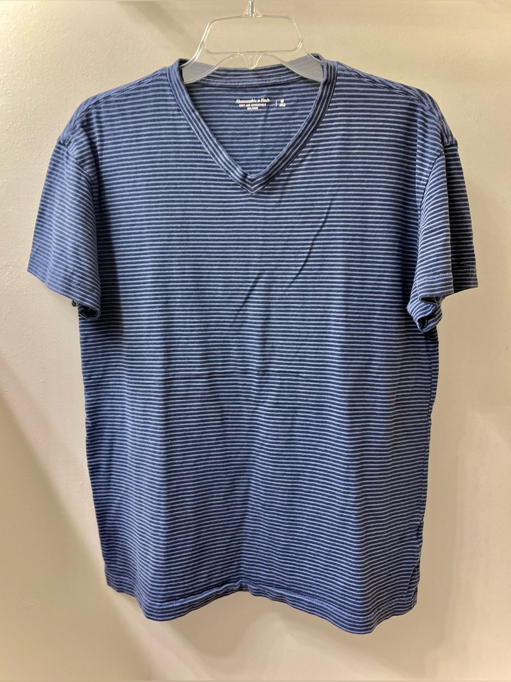Abercrombie & Fitch, Navy & Light Blue Striped Cotton V-Neck Short Sleeves Tee M